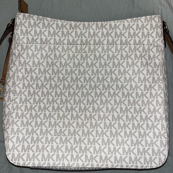 Michael Kors Messenger Crossbody - Vanilla - Picture 2 of 7